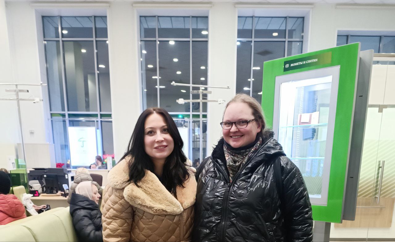 Поздравляем покупателей с приобретением квартиры